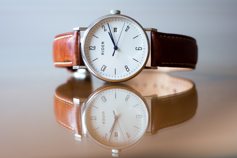 maroquinerie-DURANUS-min_analog-watch-1869928